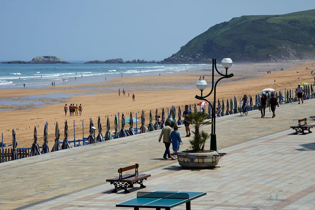 Apartamentos Egona Zarautz Sobre El Mar Exterior photo